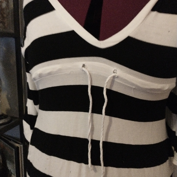 Stripe cover up top with hood - Picture 4 of 5